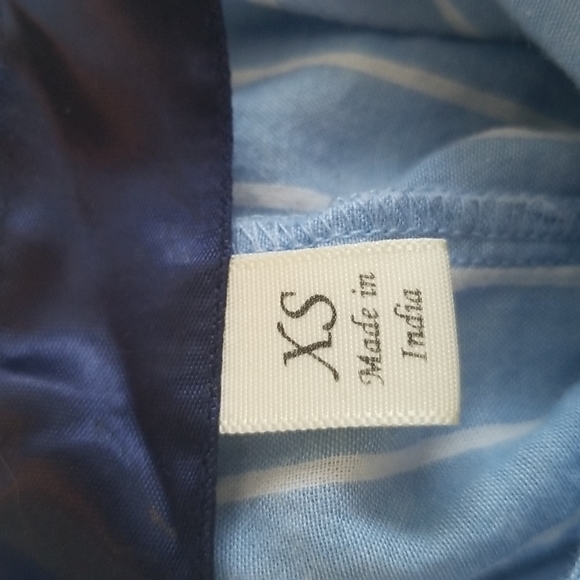 Floral & blue top - Picture 4 of 4